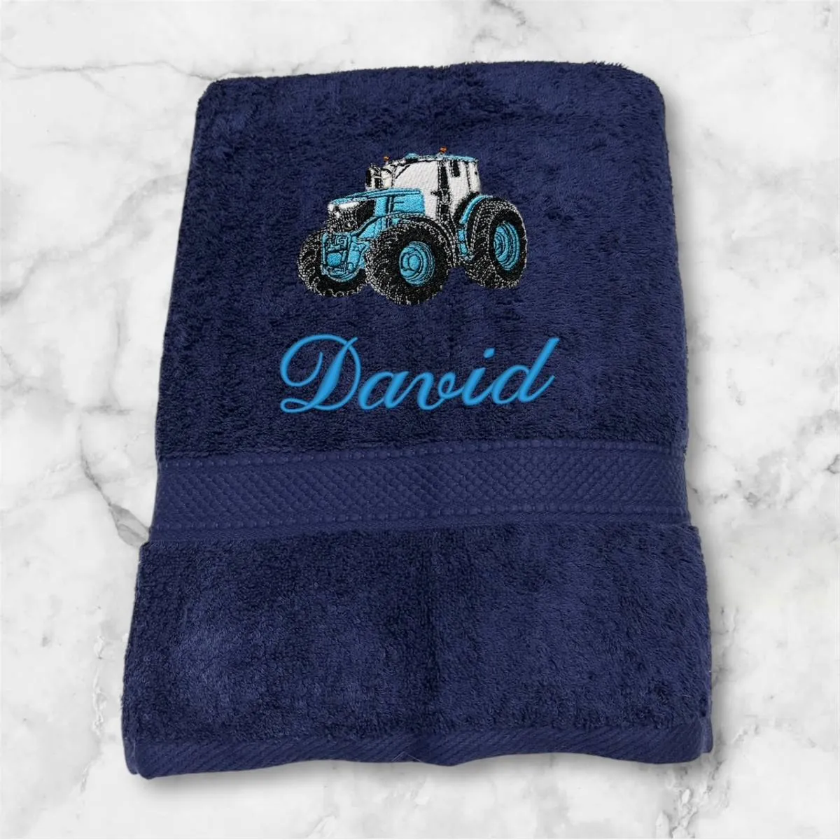 Serviette motif  tracteur + prénom